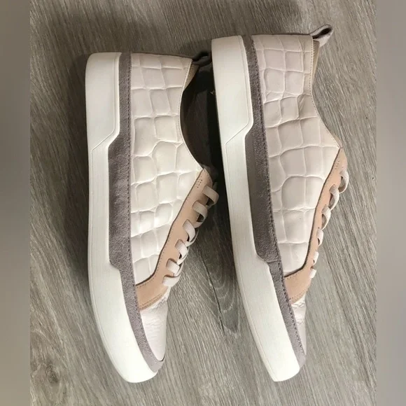 27 EDIT Naturalizer Women's White cream and tan Valarie Slip-on Sneaker size 9 - Picture 4 of 7